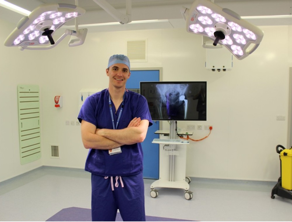 Mr Ashley Costin-Brown: Orthopaedic Surgeon